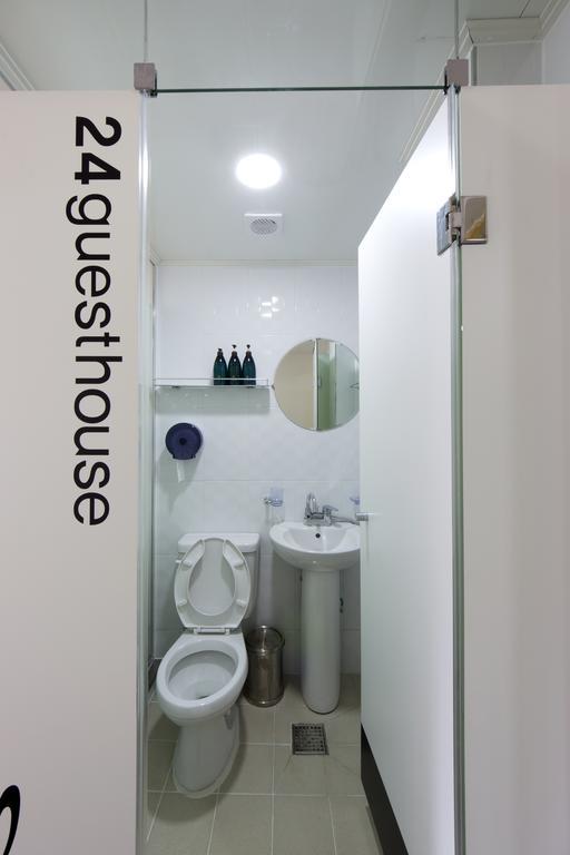 24 Guesthouse Myeongdong Town Seoul Room photo