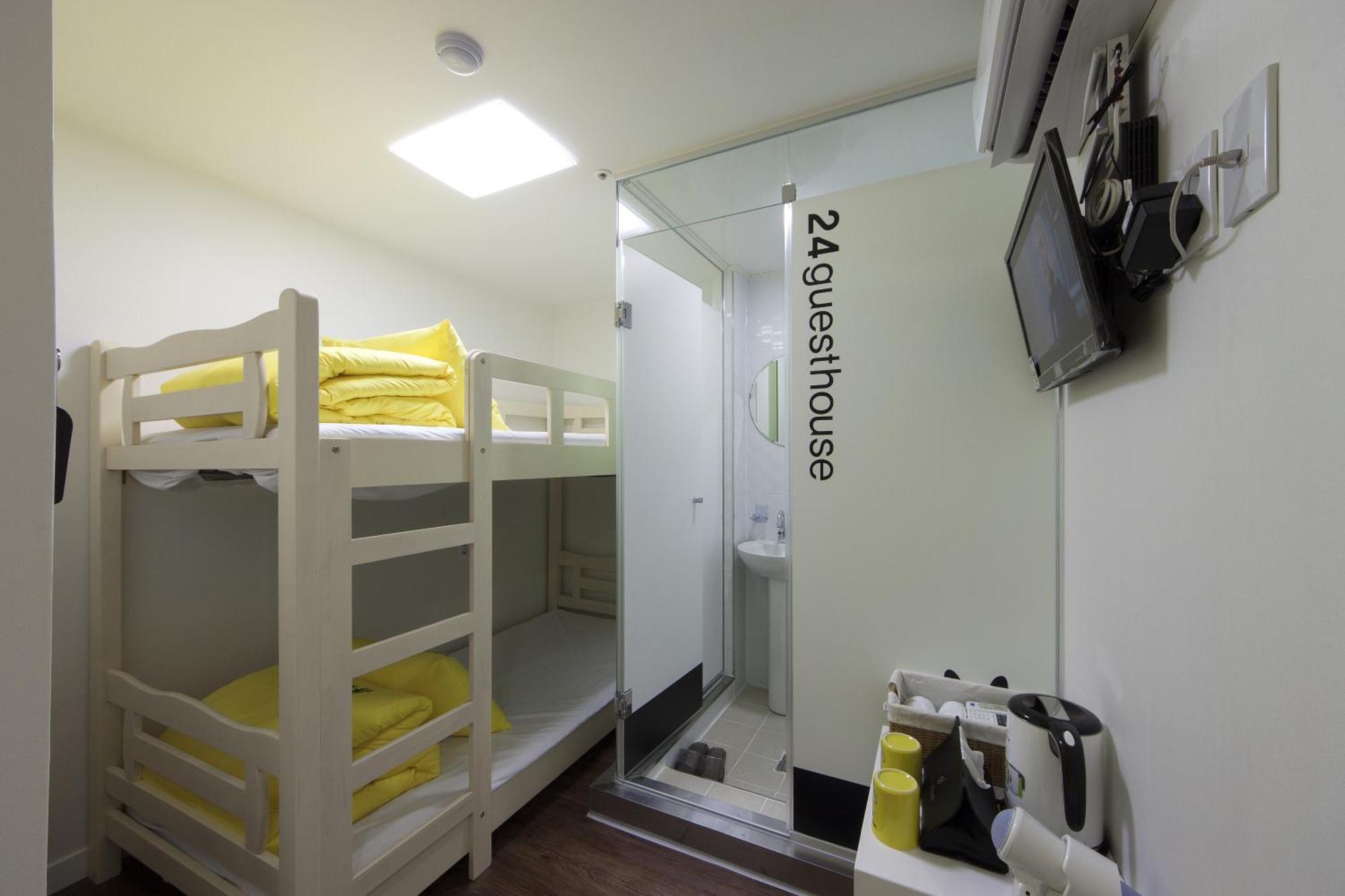 24 Guesthouse Myeongdong Town Seoul Room photo