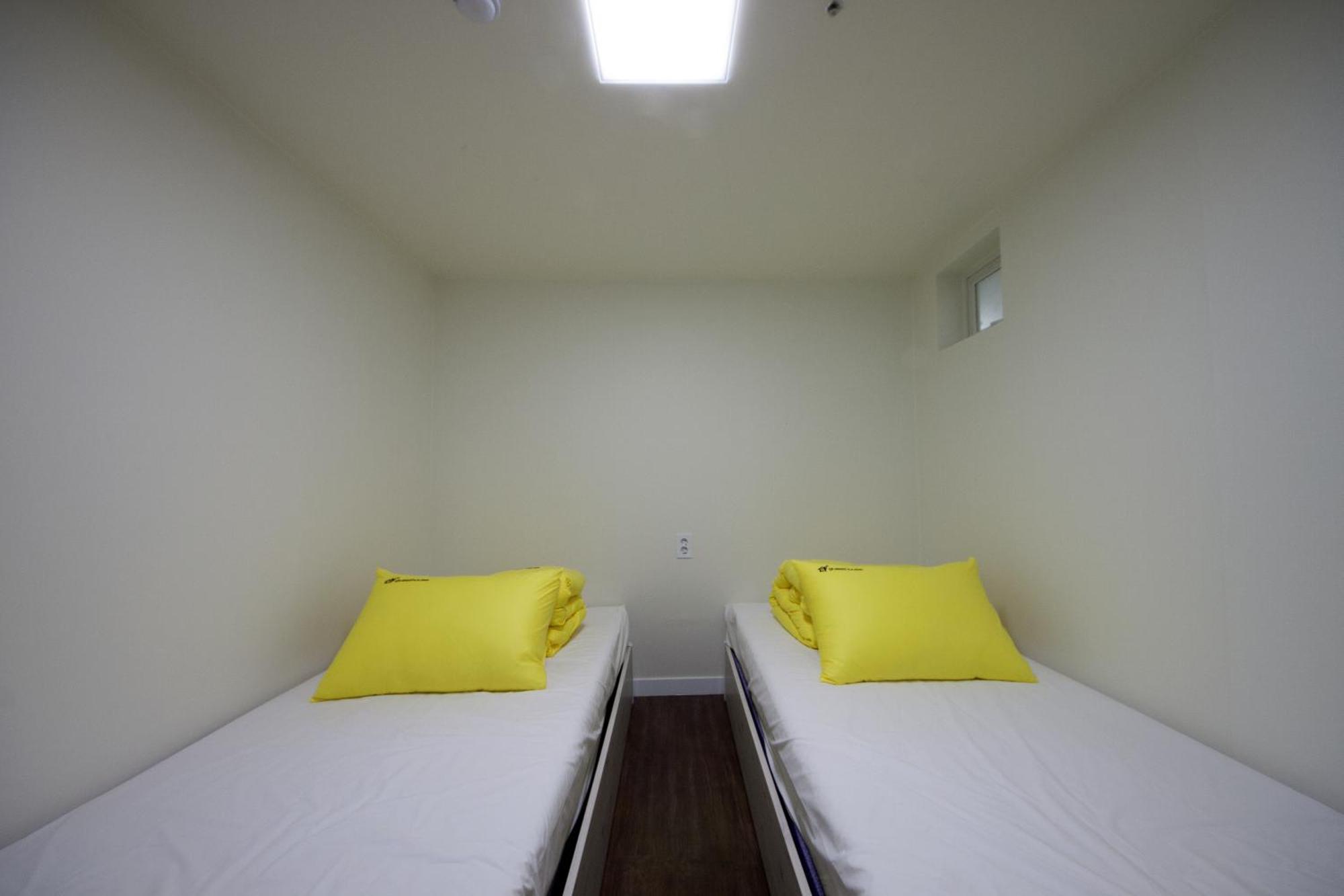 24 Guesthouse Myeongdong Town Seoul Room photo