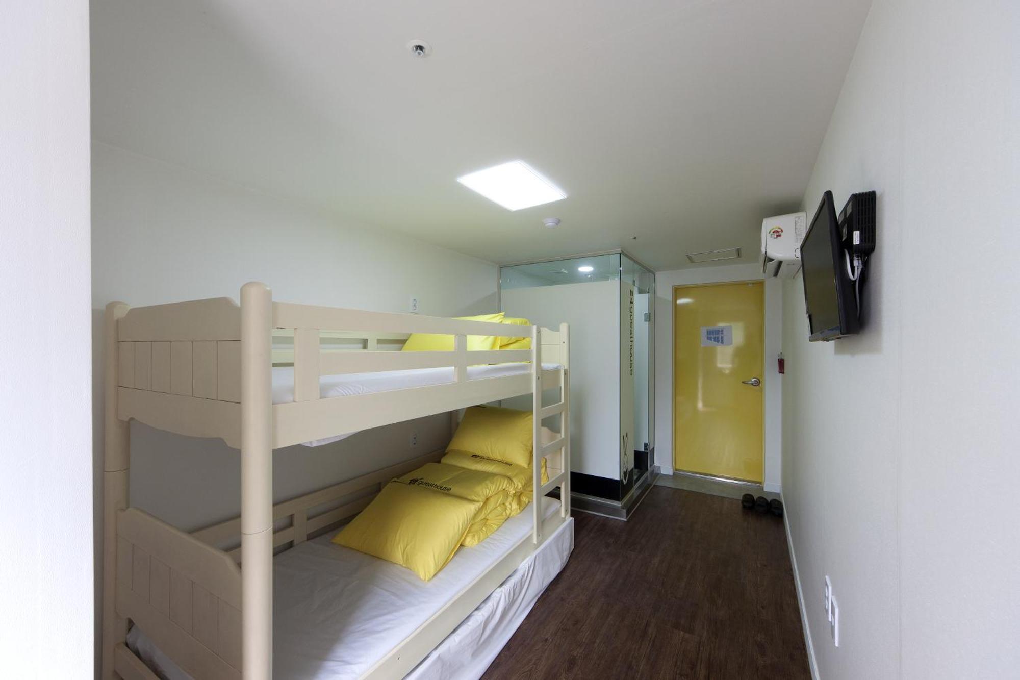 24 Guesthouse Myeongdong Town Seoul Room photo